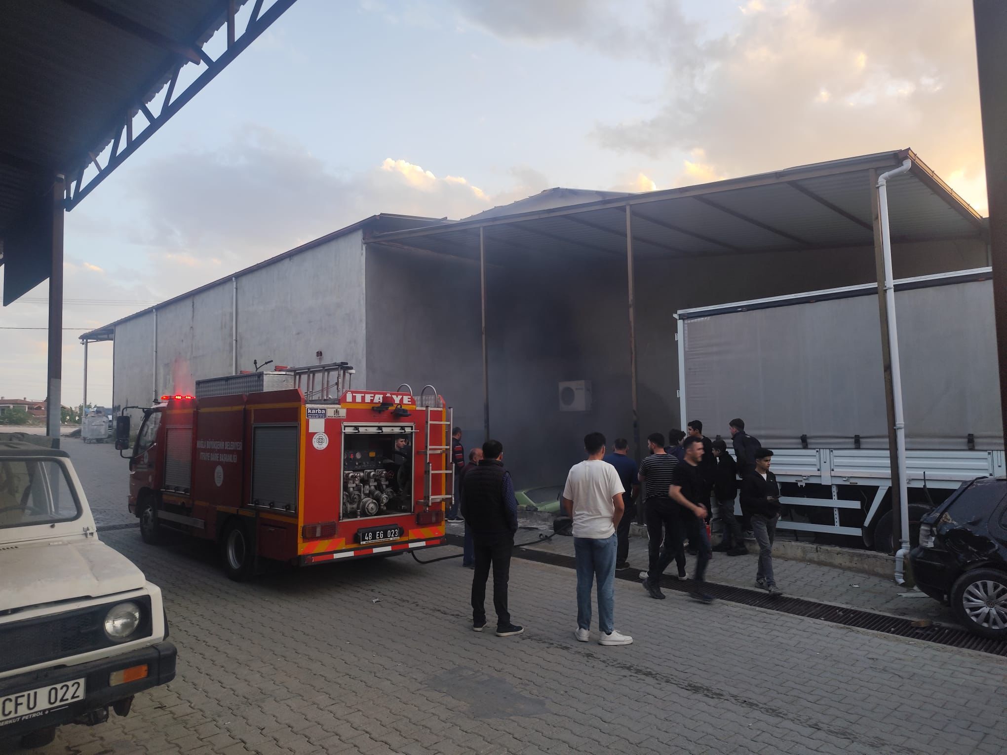 Seydikemer’de Sanayi Sitesinde Yangın Korkuttu