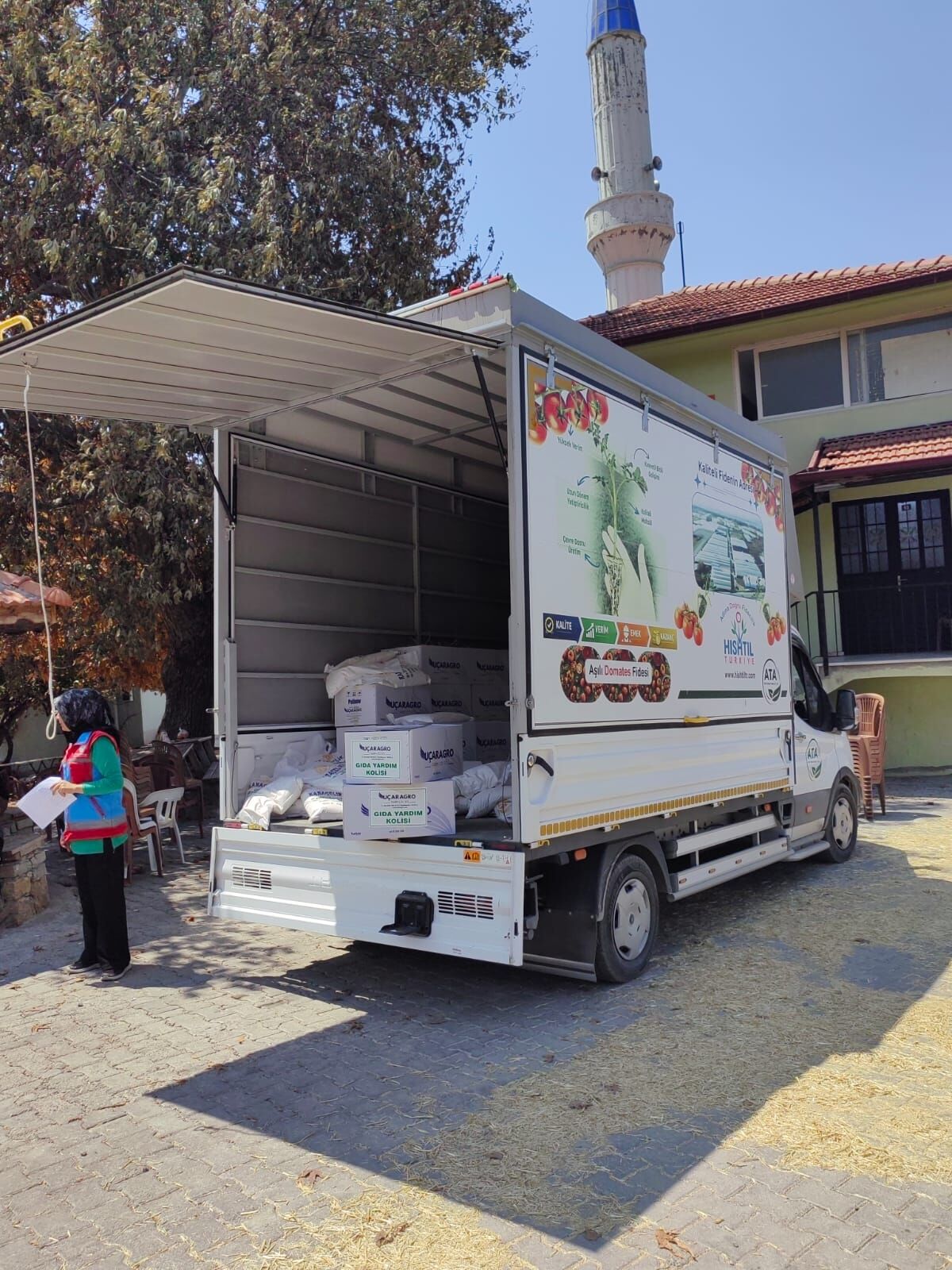 Seydikemer’de Yangından Etkilenen Mahallelere Esnaftan Destek