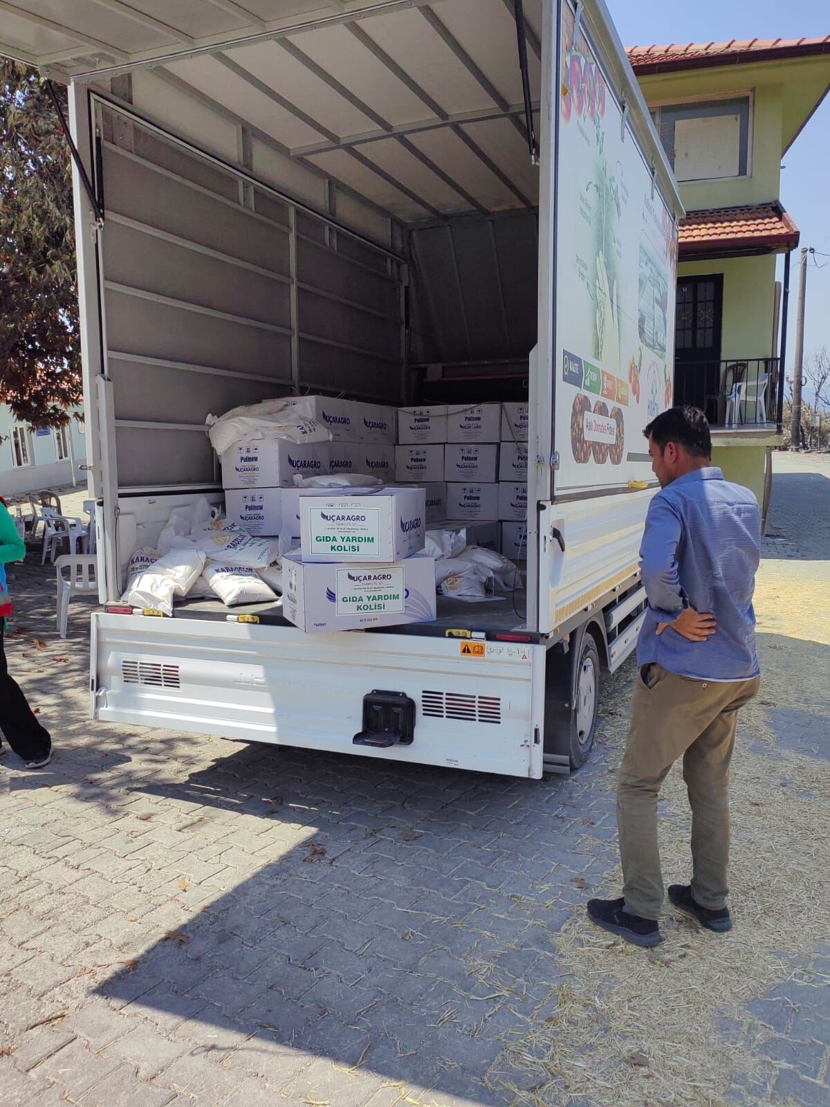 Seydikemer’de Yangından Etkilenen Mahallelere Esnaftan Destek