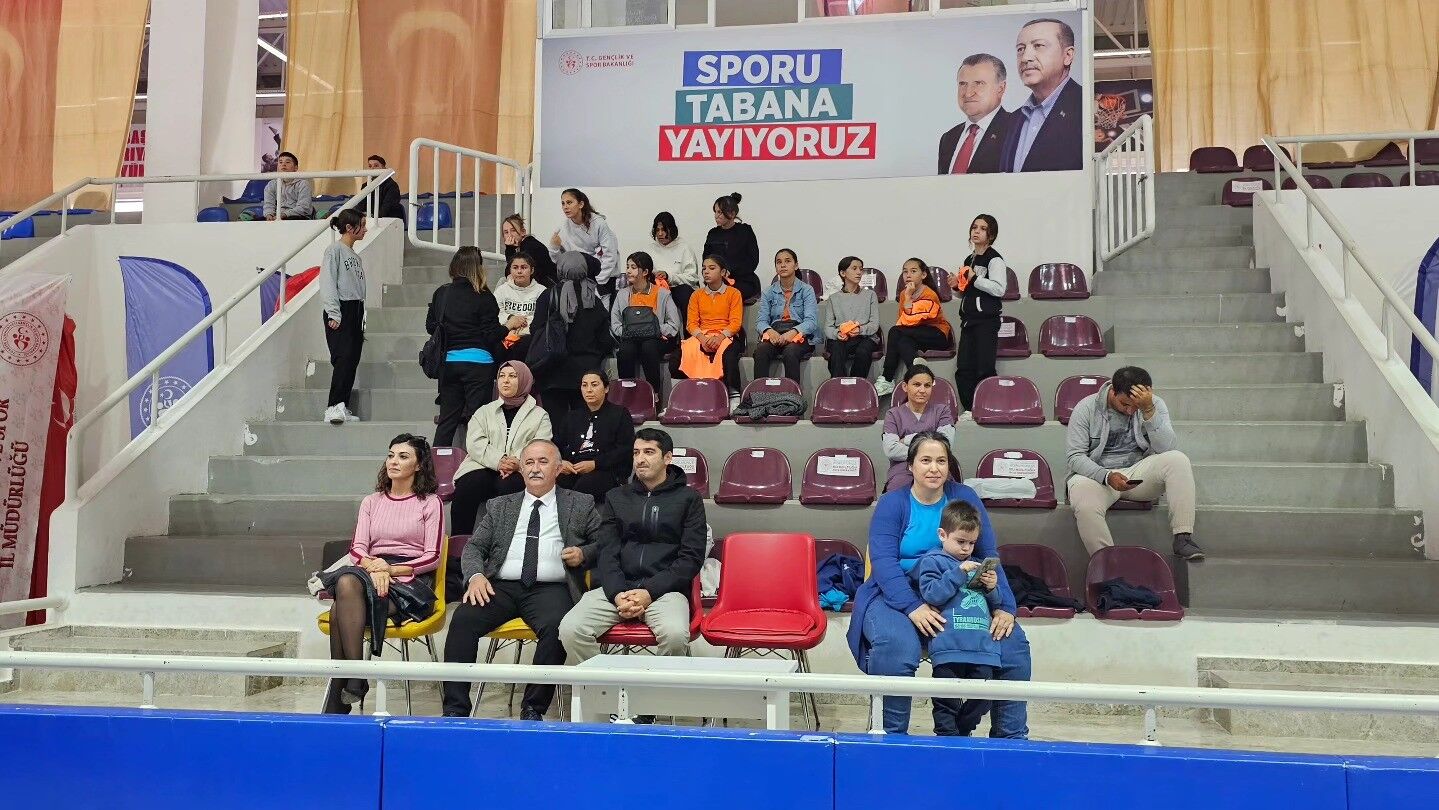 Seydikemer’de Yıldız Kızlar Voleybol İlçe Seçmeleri Başladı