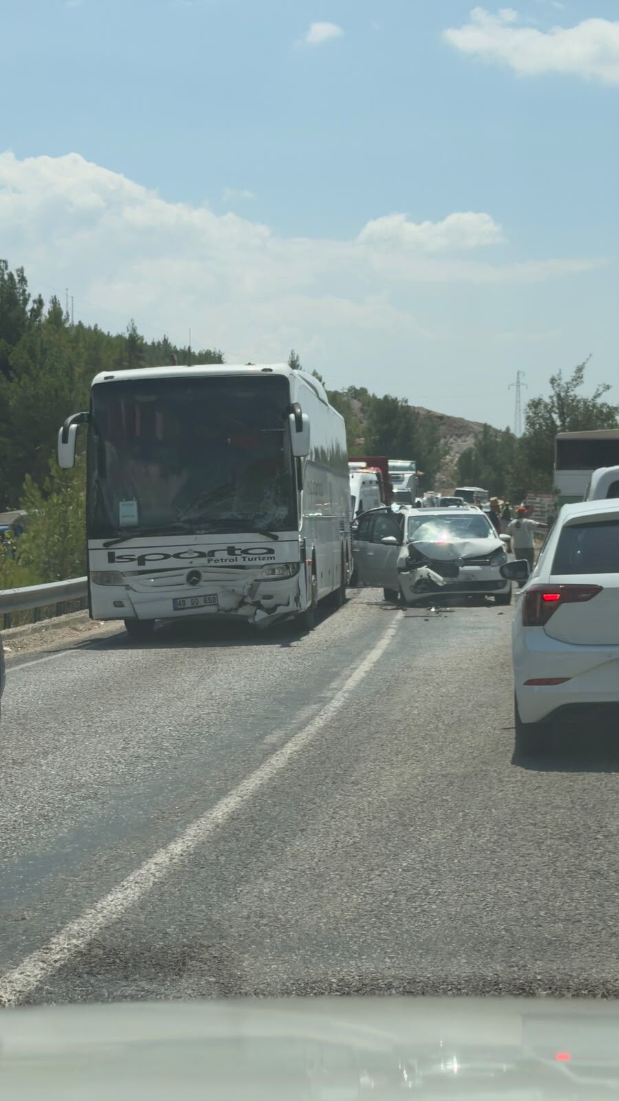 Seydikemer'de Yolcu Otobüsü İle Ticari Araç Çarpıştı: 5 Yaralı