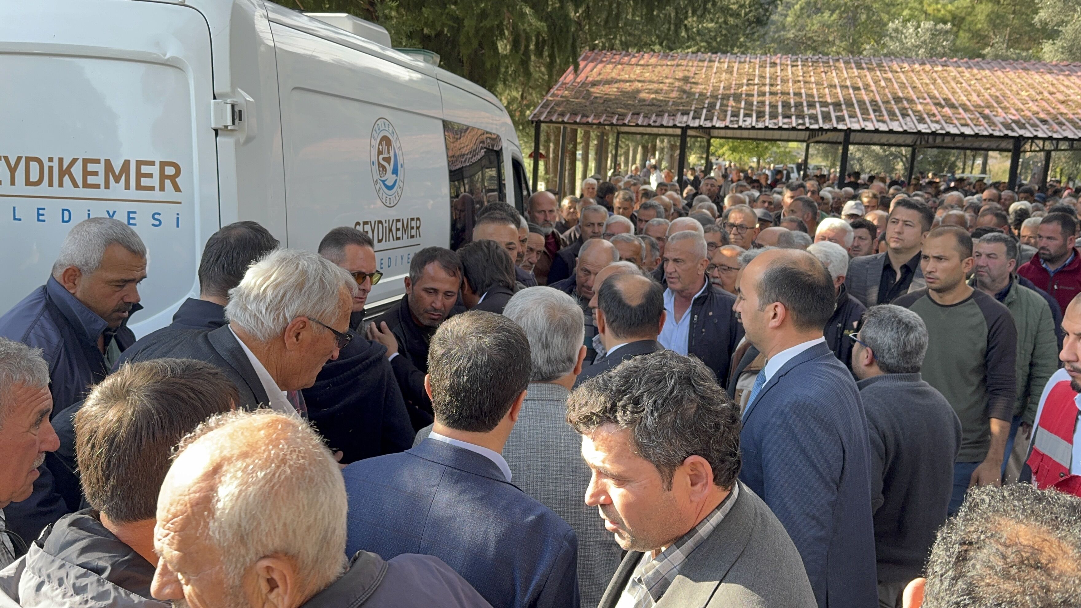 Seydikemer’de Zehirlenme Şüphesiyle Hayatını Kaybeden Genç Kız, Son Yolculuğuna Uğurlandı