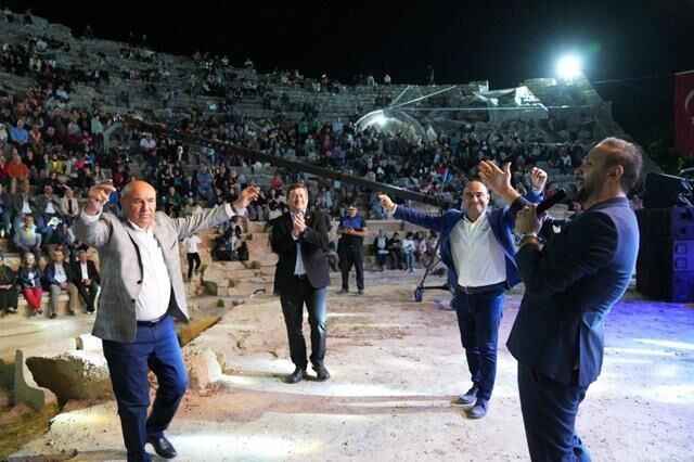 Songül Karlı, Tarihi Letoon Antik Kentinde Sevenlerini Coşturdu