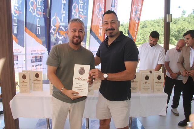Sporfest’te Katkı Sunanlara Plaket Verildi