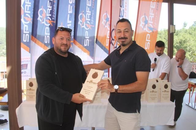 Sporfest’te Katkı Sunanlara Plaket Verildi