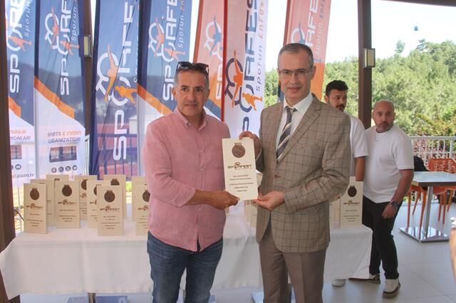 Sporfest’te Katkı Sunanlara Plaket Verildi