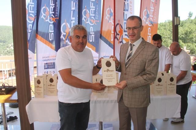 Sporfest’te Katkı Sunanlara Plaket Verildi
