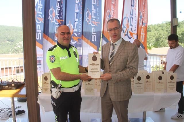 Sporfest’te Katkı Sunanlara Plaket Verildi
