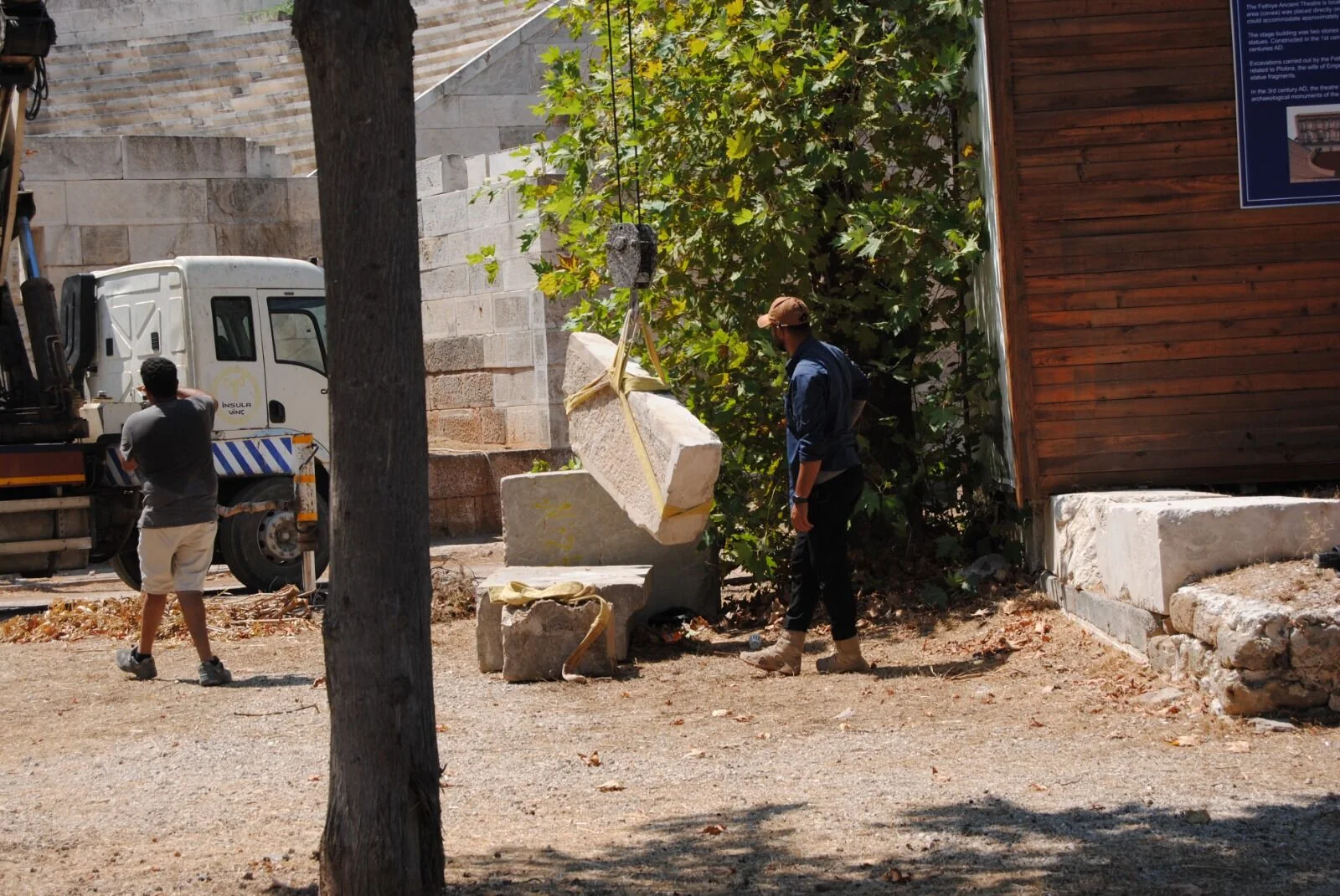 Telmessos Antik Tiyatrosu’nda 40 Derece Sıcaklıkta Restorasyon Çalışmaları Yapılıyor