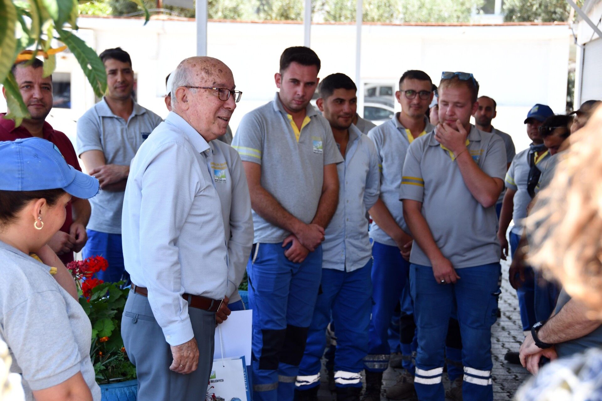Kediyi Kurtaran Belediye Personeline ‘Tebrik Ziyareti’