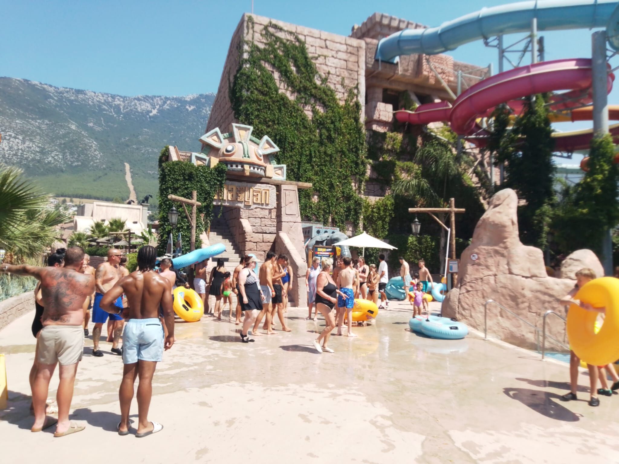 Turistler Orka Tema Park'ta Eğlencenin Tadını Çıkardılar