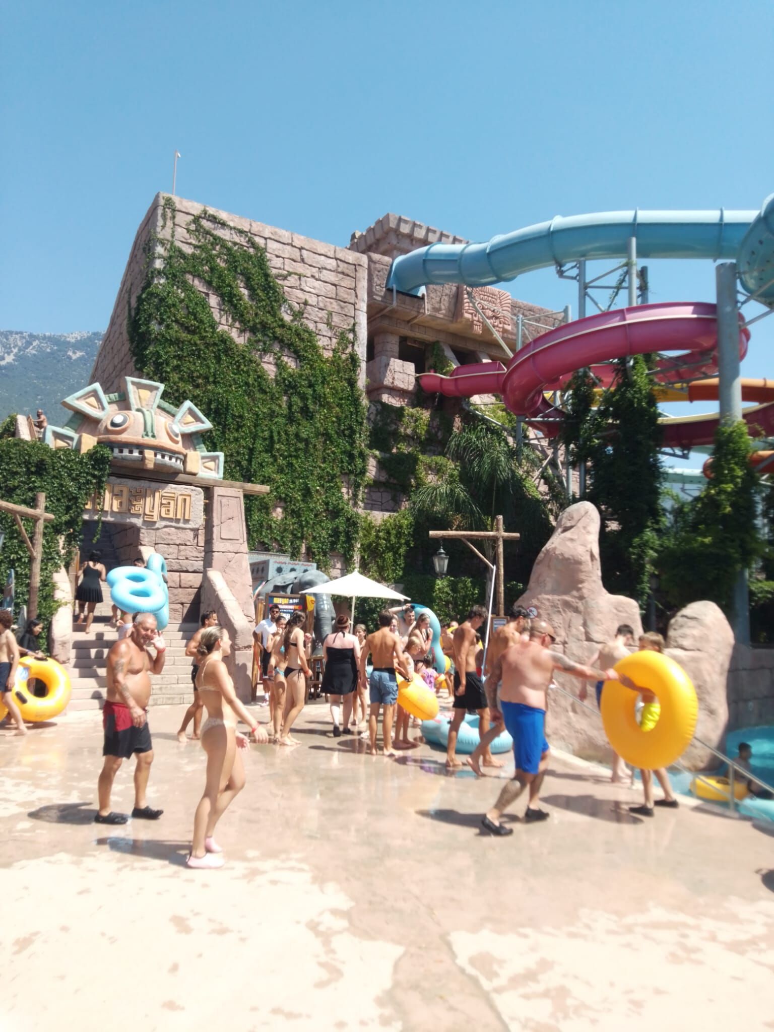 Turistler Orka Tema Park'ta Eğlencenin Tadını Çıkardılar