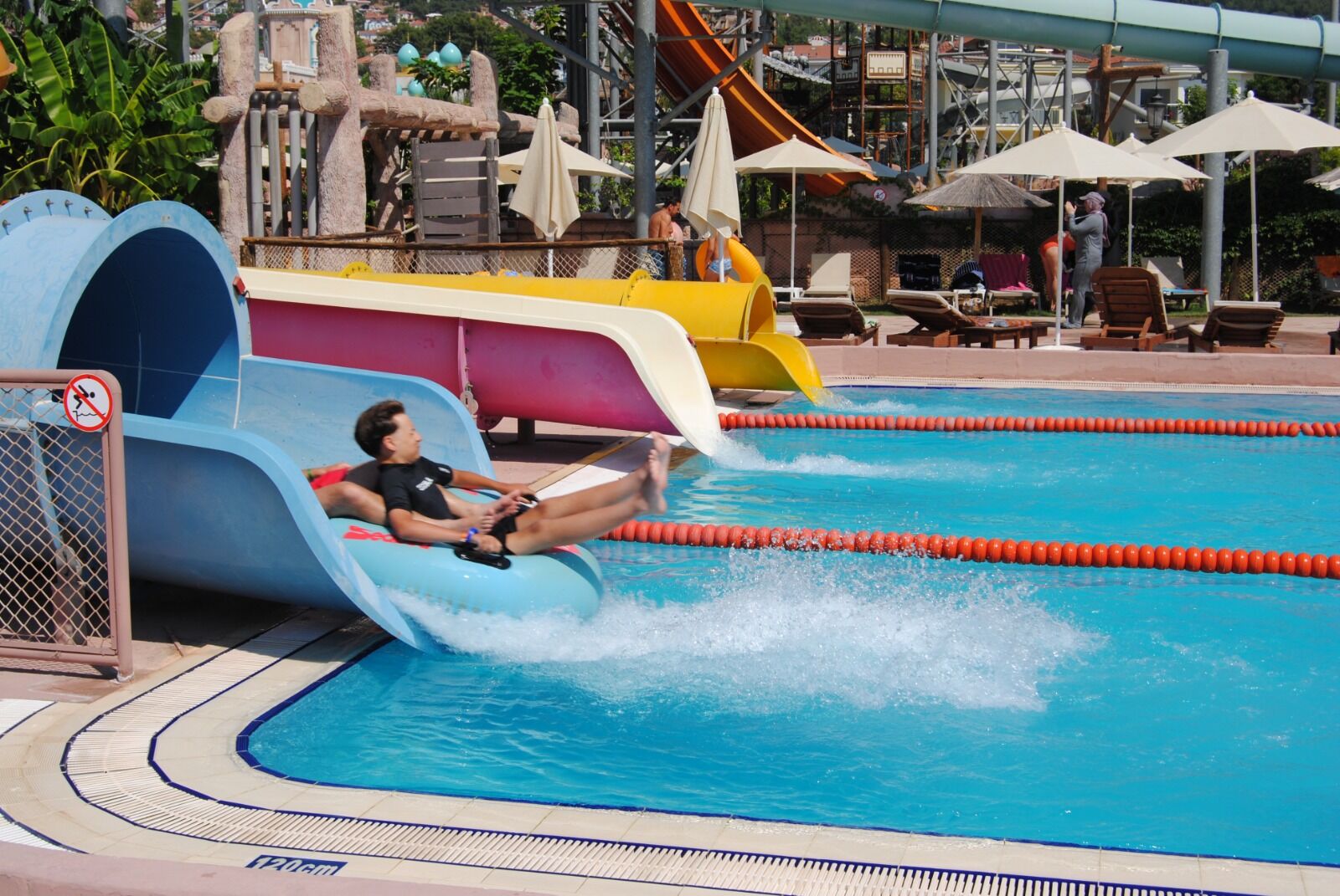 Turistler Orka Tema Park'ta Eğlencenin Tadını Çıkardılar
