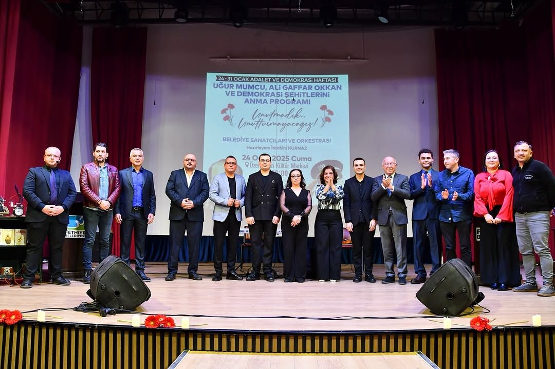 Demokrasi Şehitleri Saygıyla Anıldı