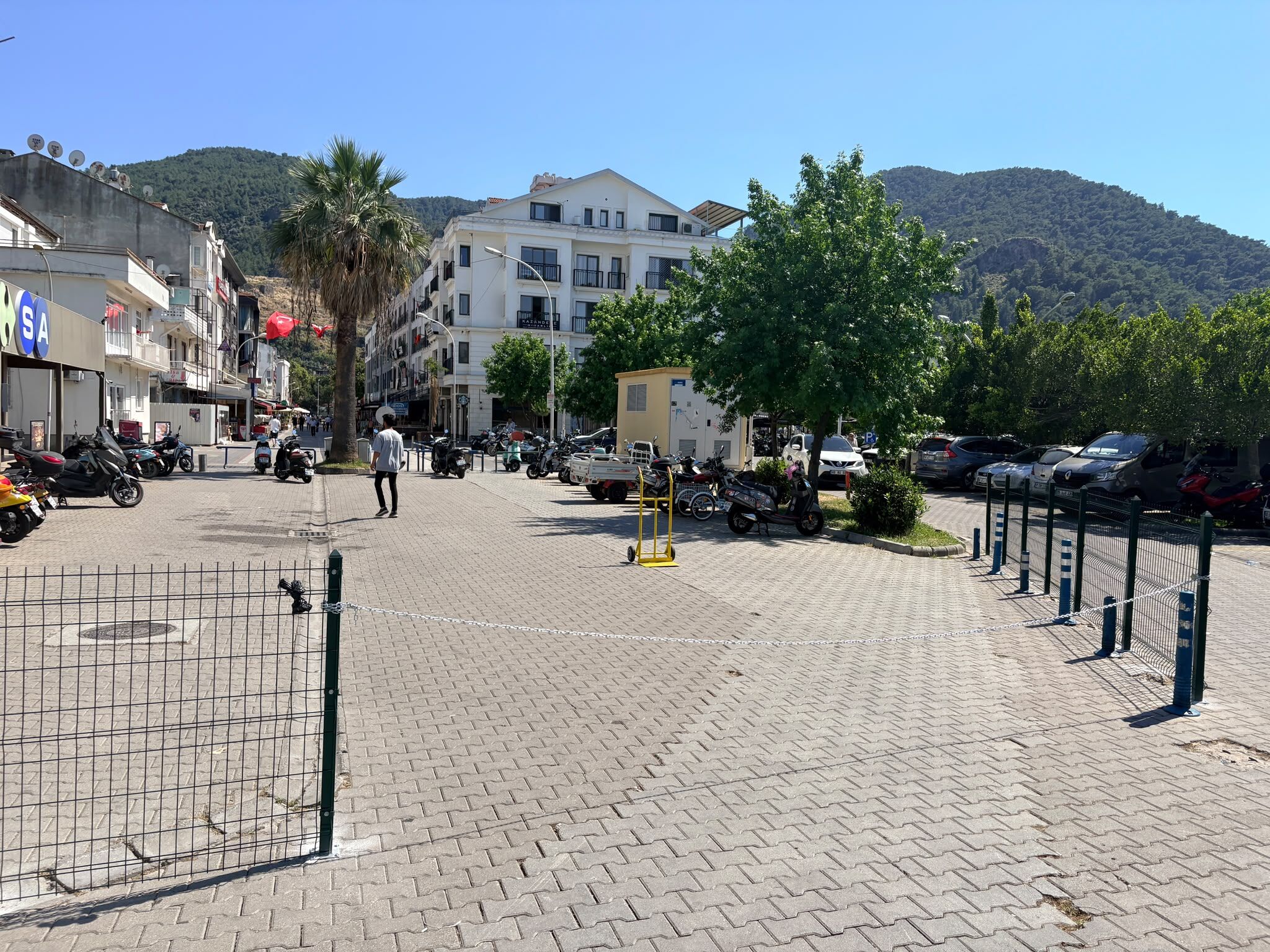 Uğur Mumcu Parkı'ndaki Motosiklet Park Alanı Kapatıldı
