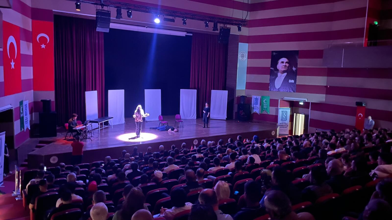 ‘Umut’ Adlı Tiyatro Oyunu Hükümlülerle Buluştu