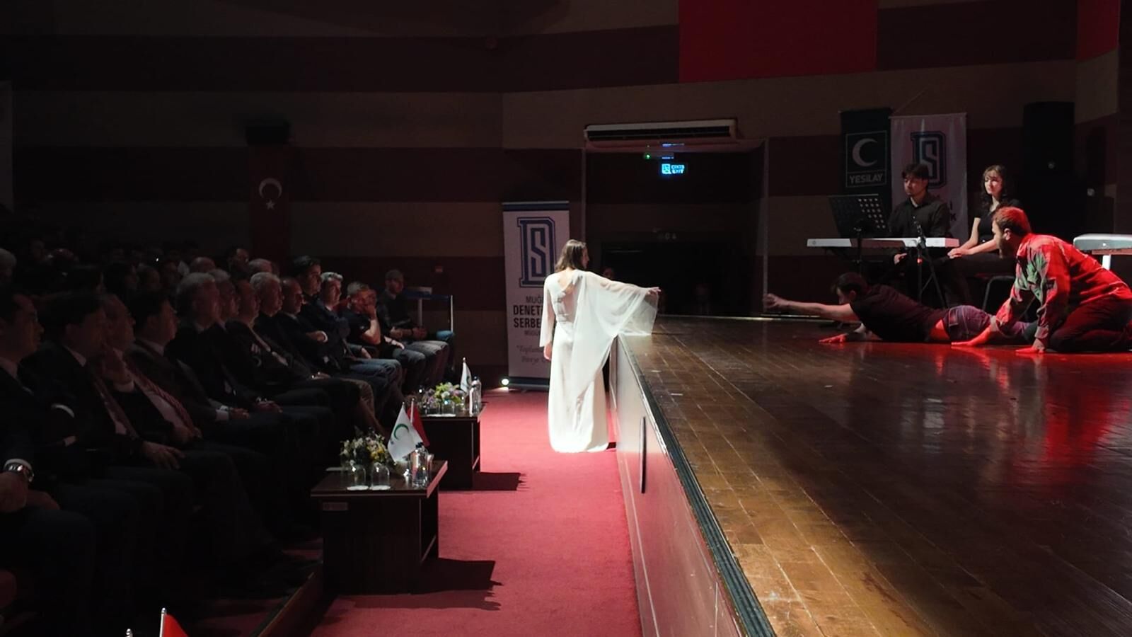 ‘Umut’ Adlı Tiyatro Oyunu Hükümlülerle Buluştu