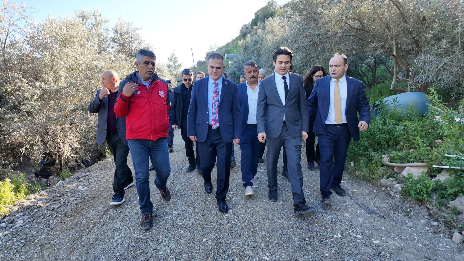 Vali Akbıyık, Seydikemer’de Selden Etkilenen Çiftçilerle Bir Araya Geldi