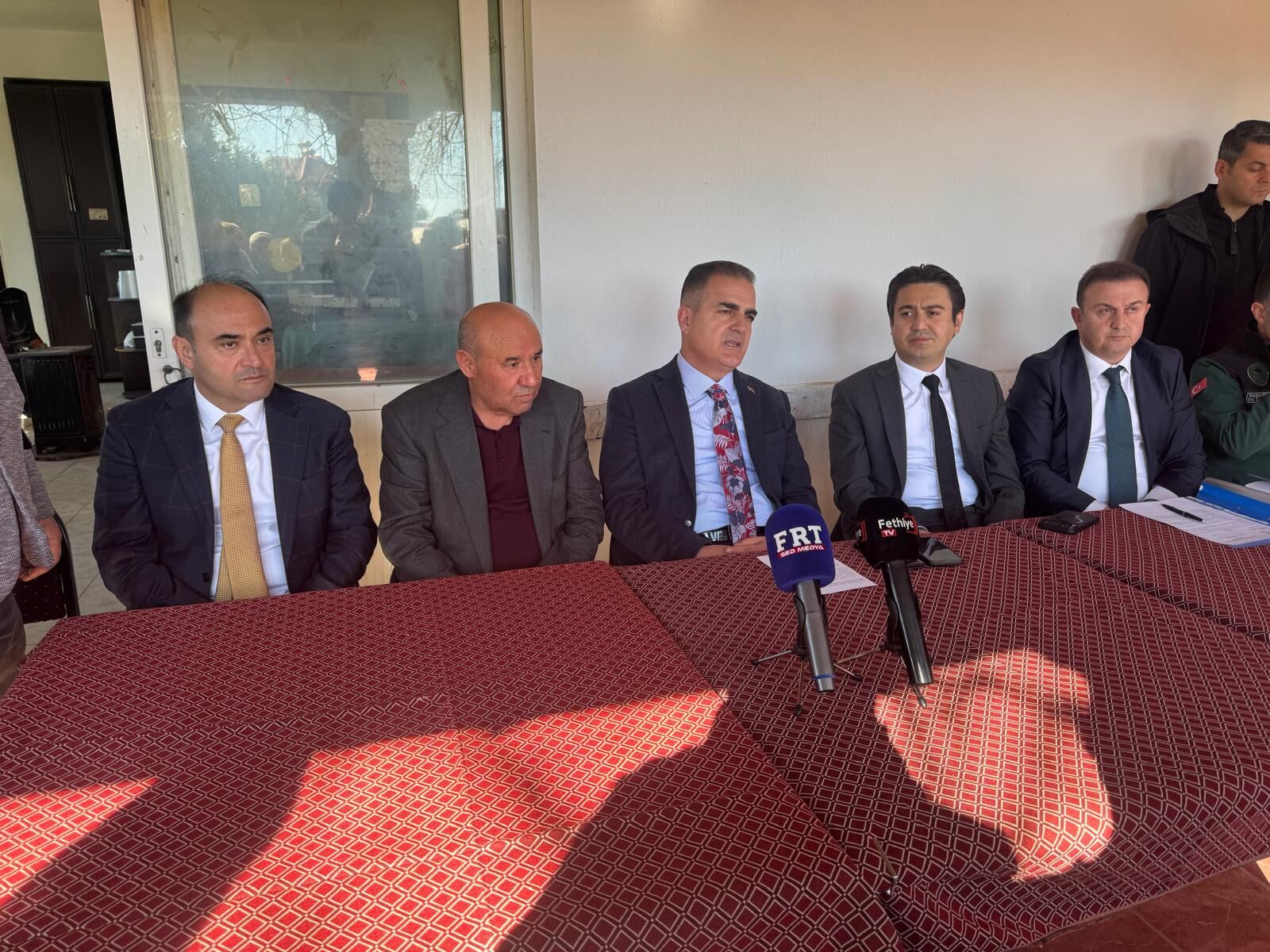 Vali Akbıyık, Seydikemer’de Selden Etkilenen Çiftçilerle Bir Araya Geldi