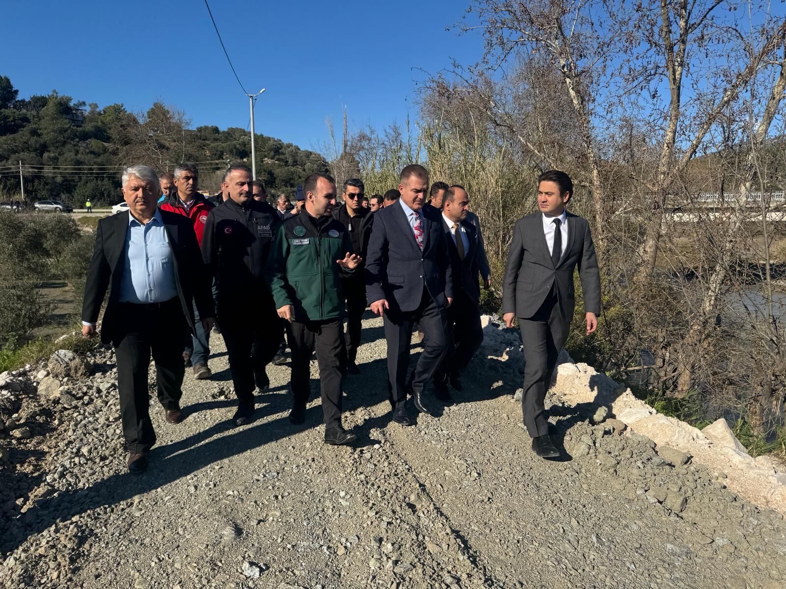 Vali Akbıyık, Seydikemer’de Selden Etkilenen Çiftçilerle Bir Araya Geldi