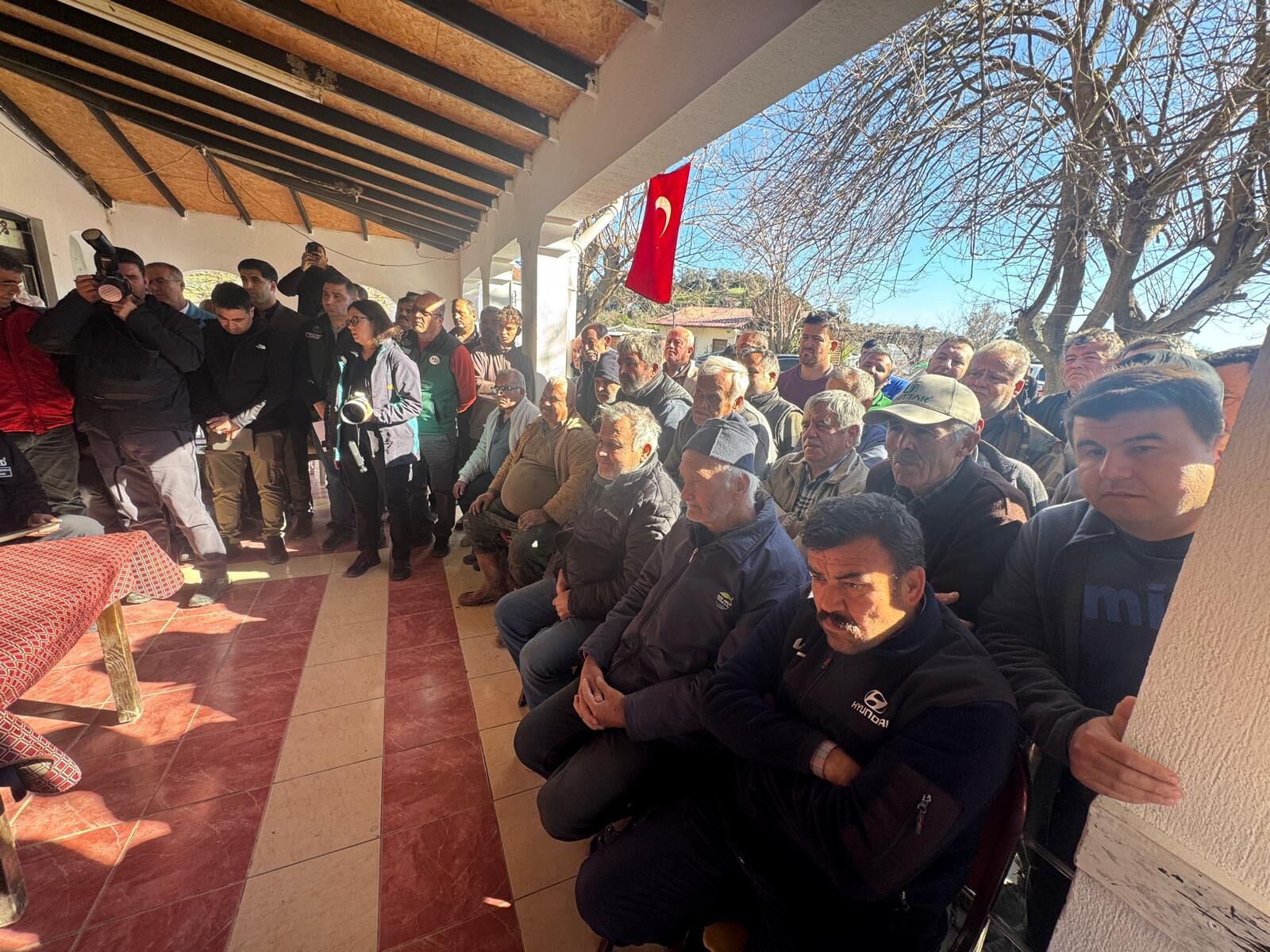 Vali Akbıyık, Seydikemer’de Selden Etkilenen Çiftçilerle Bir Araya Geldi