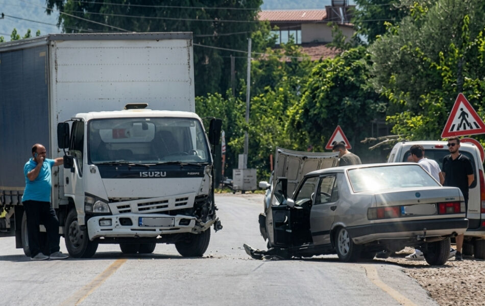 Fethiye’de 3 Araçlı Trafik Kazası