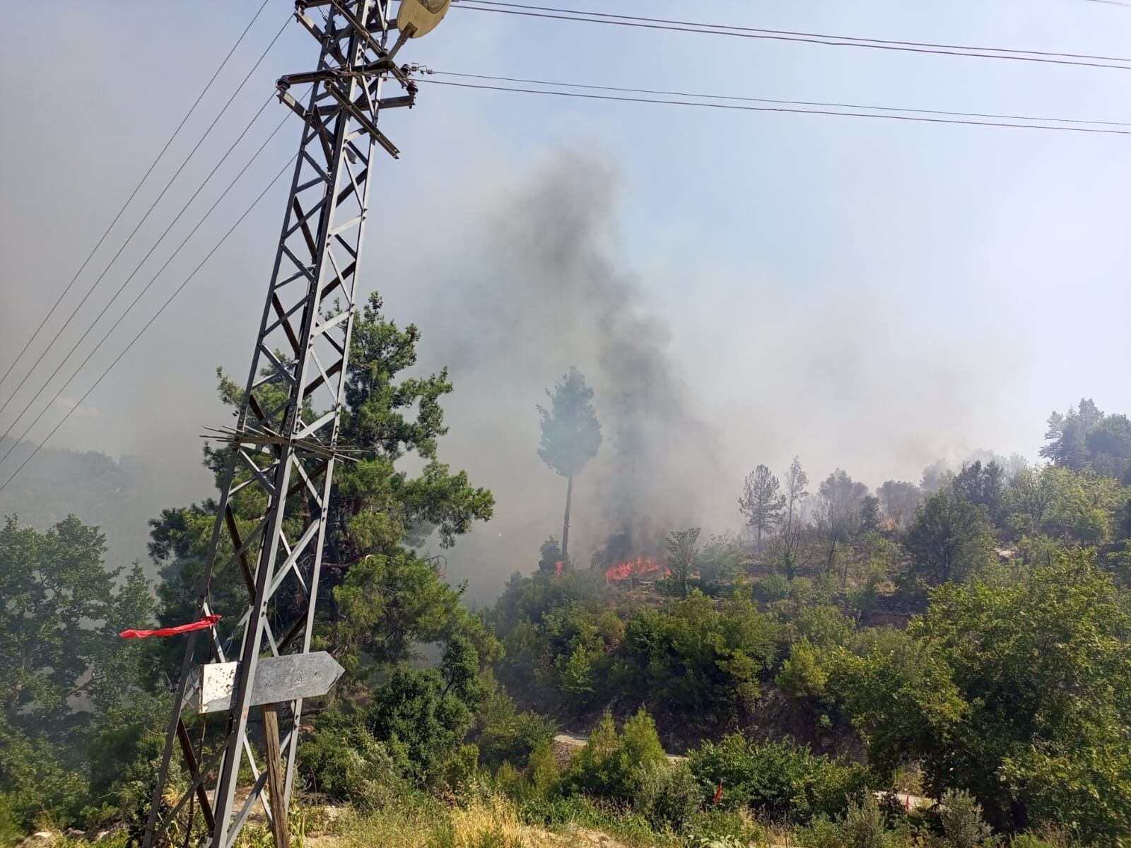 Yangına Havadan Ve Karadan Müdahale Devam Ediyor