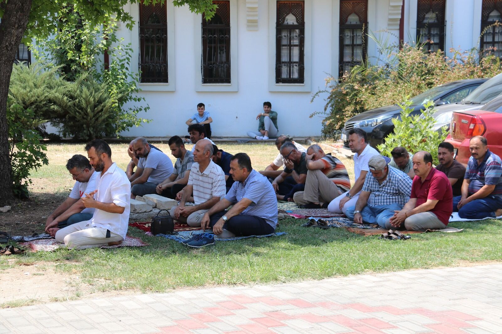 Başkan Ayıkol, “Ortadoğu’da Savaşa Müsaade Etmeyecek ve Barışı Egemen Kılacağız”