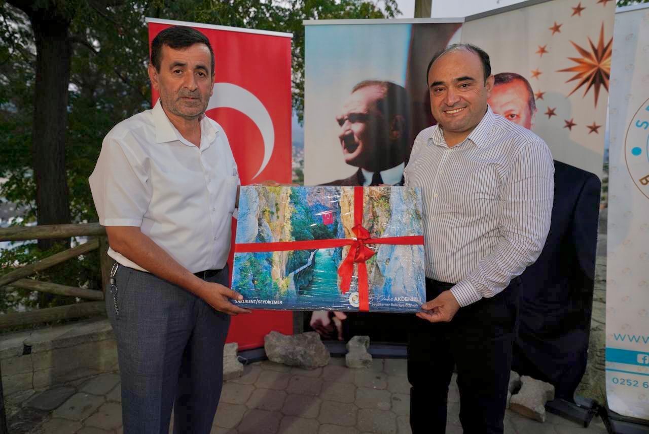 Başkan Akdenizli, Mahalle Muhtarlarıyla Bir Araya Geldi