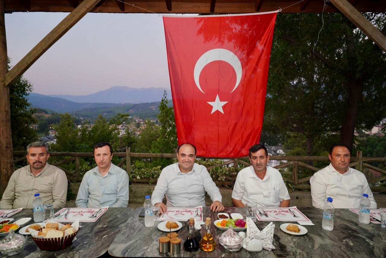 Başkan Akdenizli, Mahalle Muhtarlarıyla Bir Araya Geldi