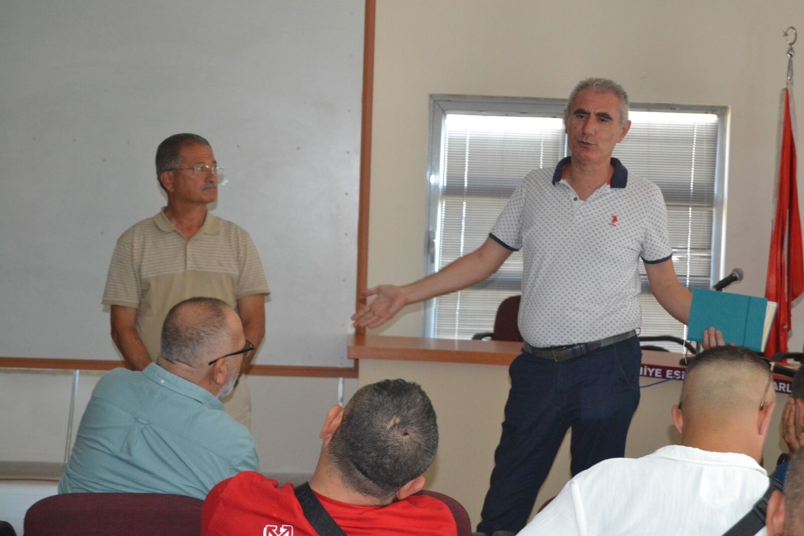 Fethiye'de Maç Yayını Yapan Esnaflar, Fahiş Fiyat Artışları ile Mücadele Ediyor