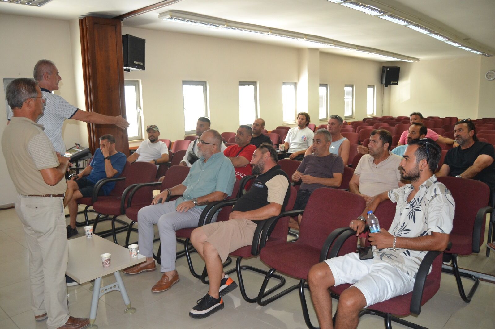 Fethiye'de Maç Yayını Yapan Esnaflar, Fahiş Fiyat Artışları ile Mücadele Ediyor