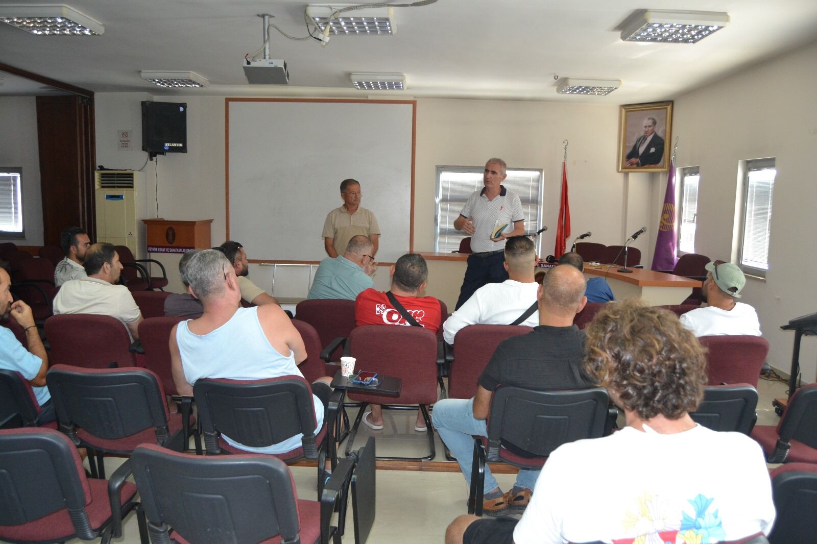 Fethiye'de Maç Yayını Yapan Esnaflar, Fahiş Fiyat Artışları ile Mücadele Ediyor