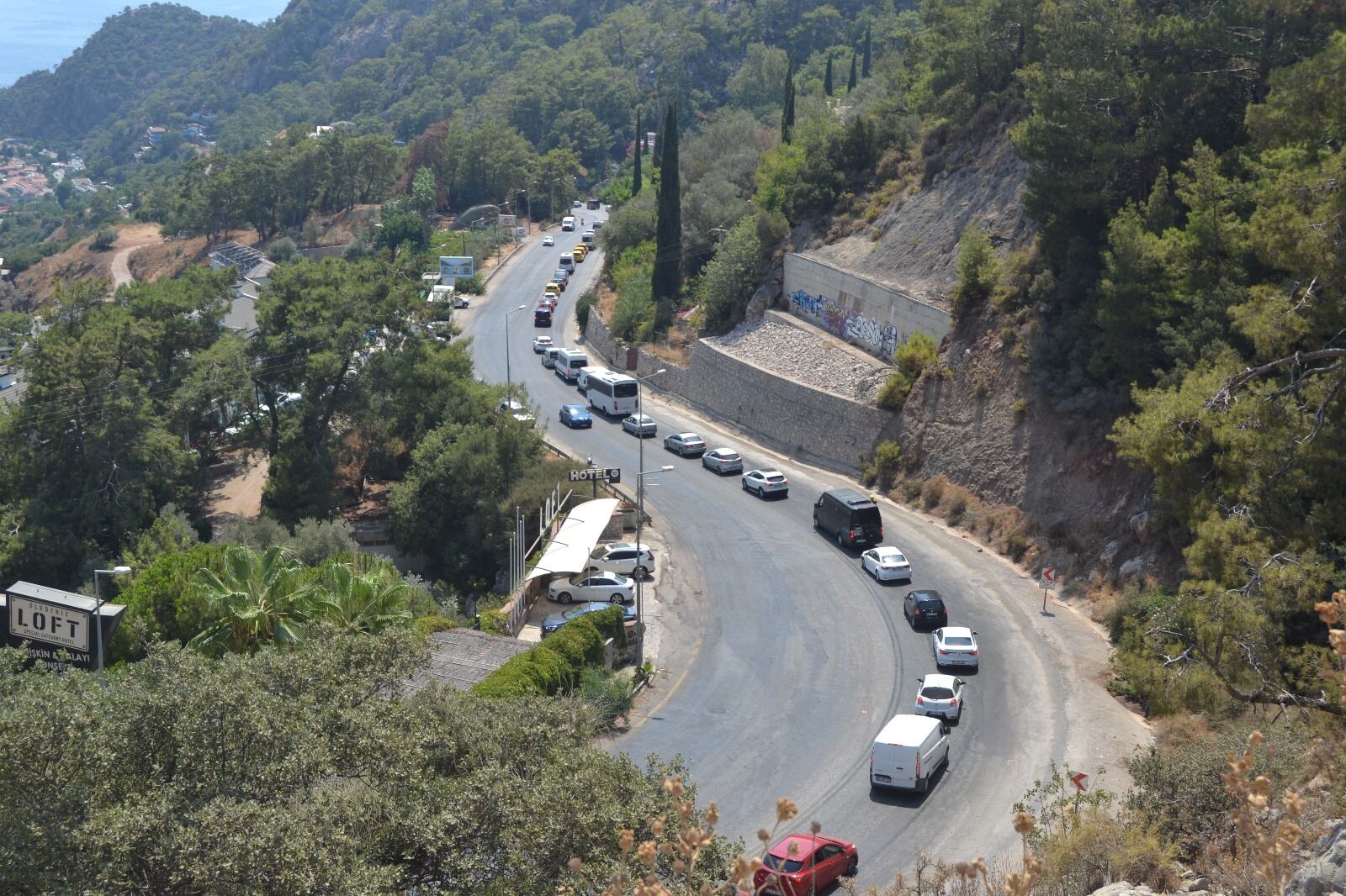 Ölüdeniz’e Tatilci Akını, Uzun Araç Kuyruğu Oluştu
