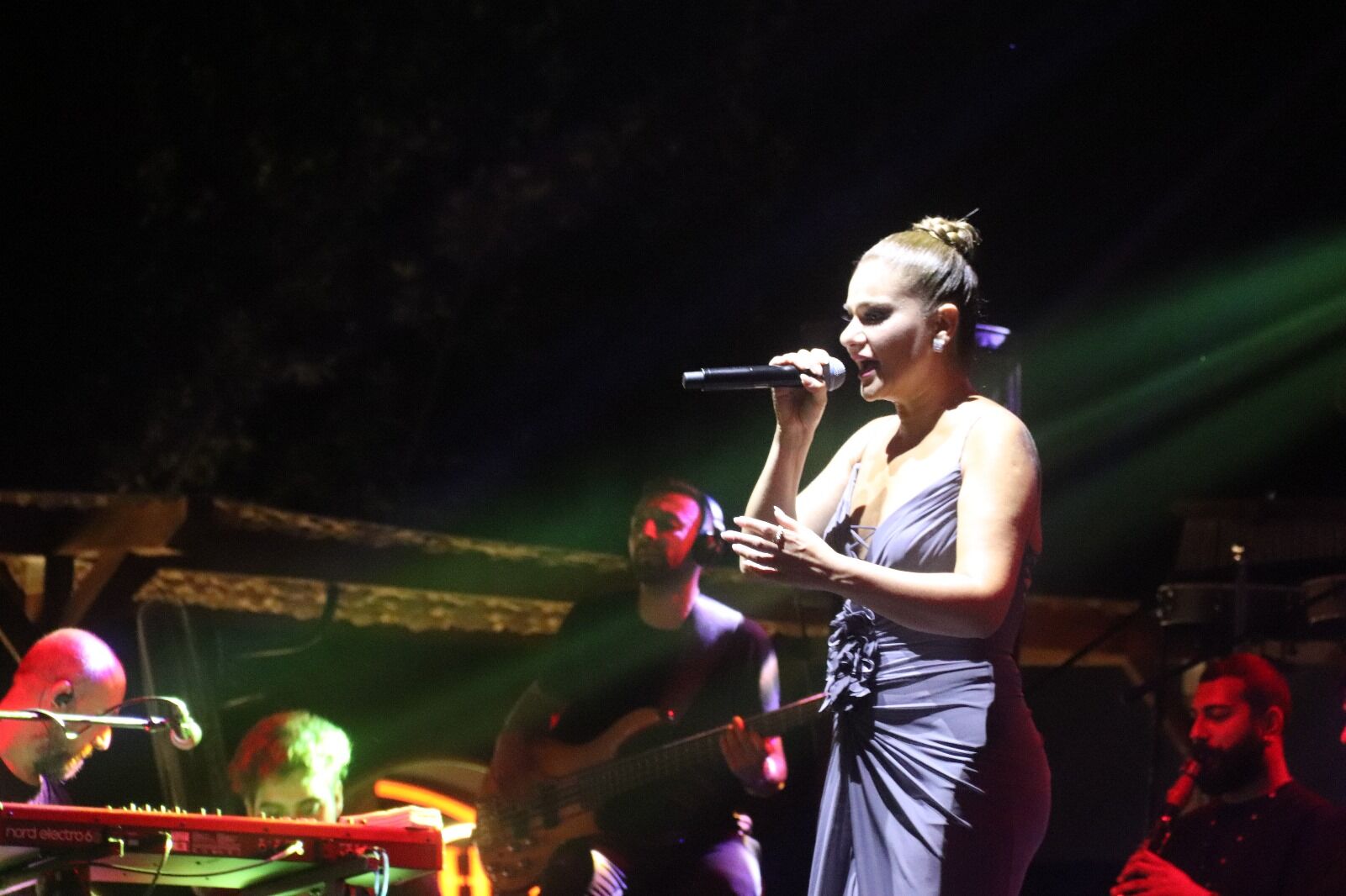 Derya Bedavacı, Hayal Kahvesi'nde Unutulmaz Bir Gece Yaşattı
