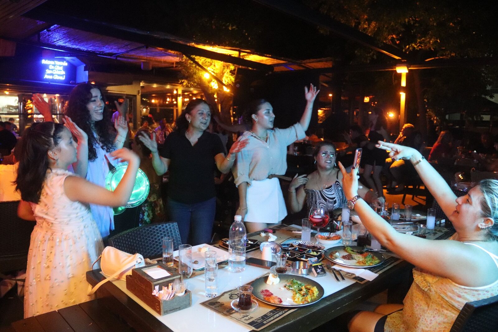 Önallar Fethiye, Her Gece Eğlencenin ve Lezzetin Buluşma Noktası