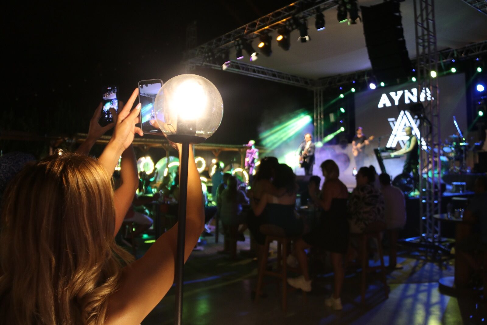 Hayal Kahvesi Fethiye’de Ayna Grubu Sahne Aldı