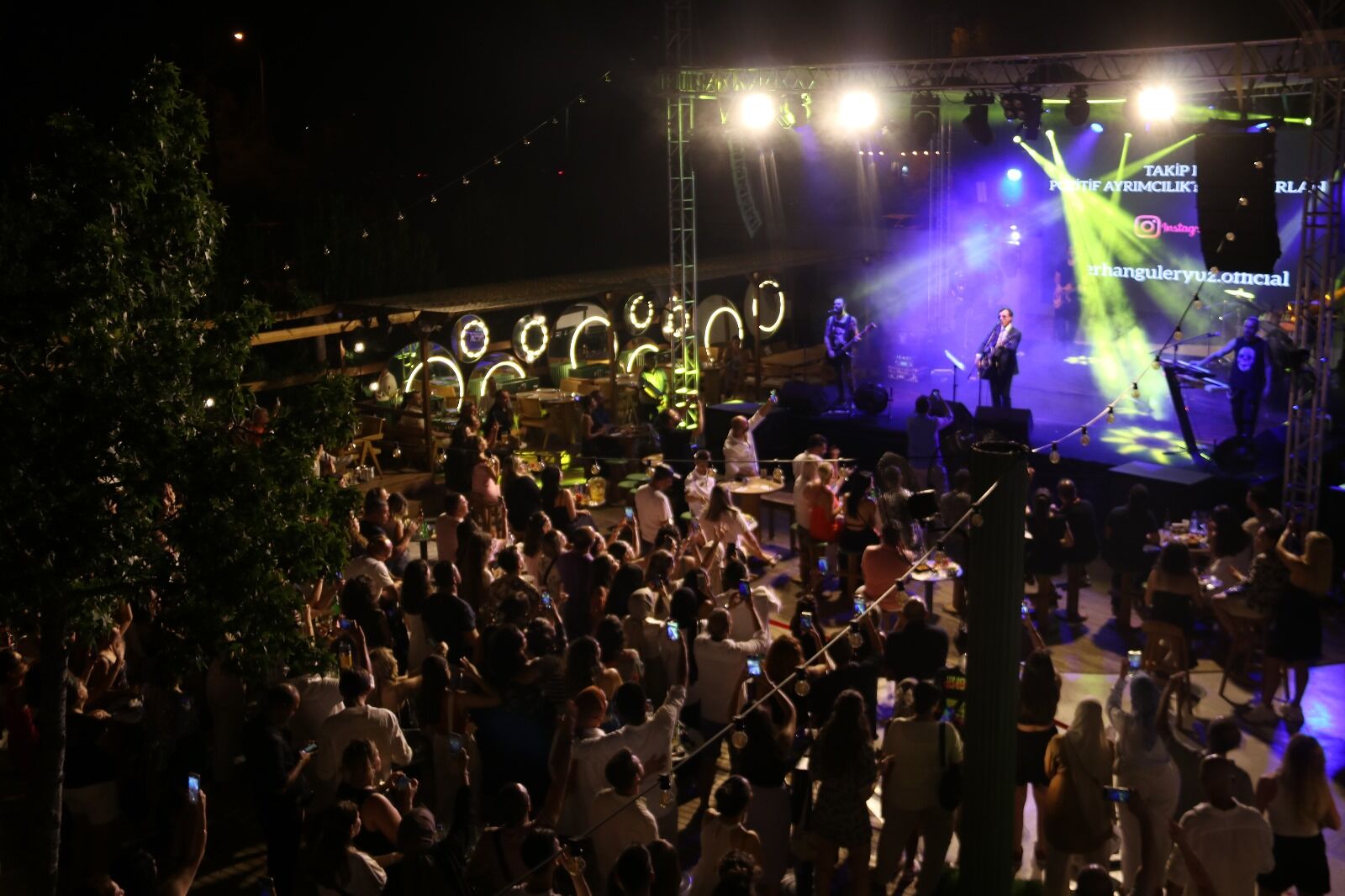 Hayal Kahvesi Fethiye’de Ayna Grubu Sahne Aldı