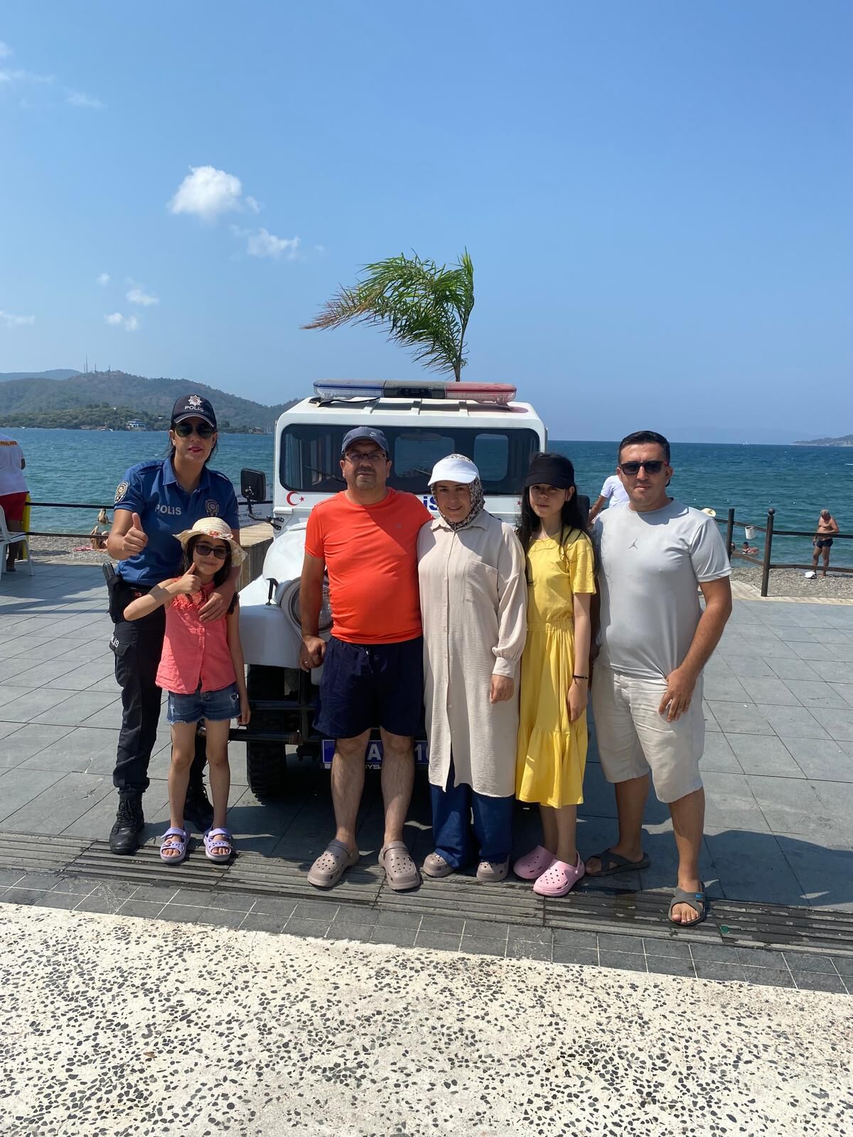 Fethiye’de Turizm Polisinin 70 Yıllık Nostaljik Jeepine Turistlerden Büyük İlgi
