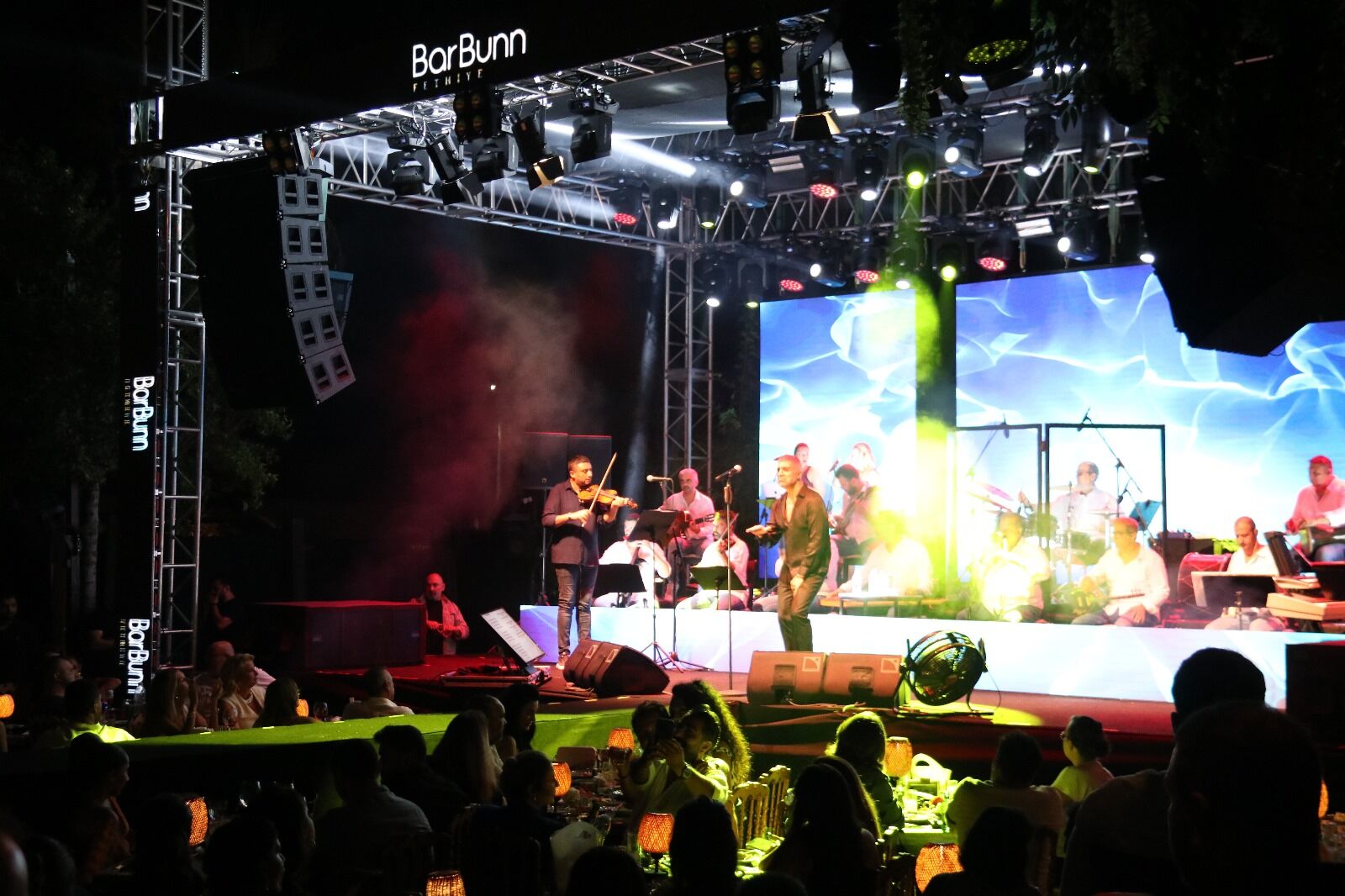 Fethiye BarBunn’da Özcan Deniz Çılgınlığı