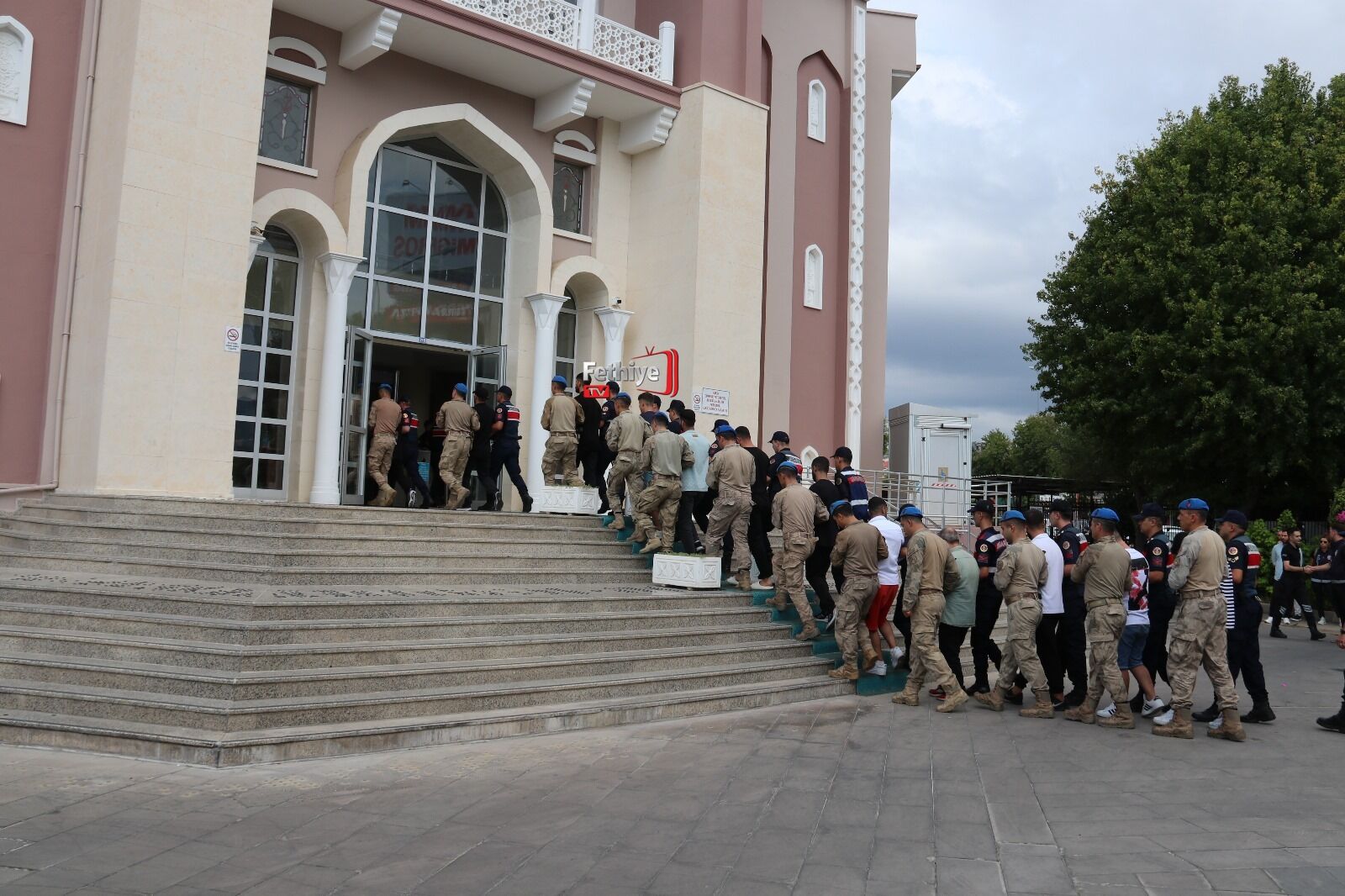Hisarönü’nde Kavgaya Karışan 24 Kişi Adliyeye Sevk Edildi