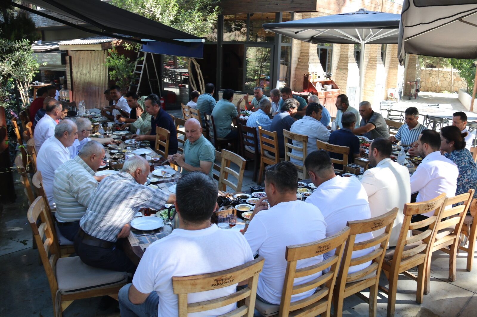 Başkan Ayıkol, AK Parti Mahalle Başkanlarını Dinledi