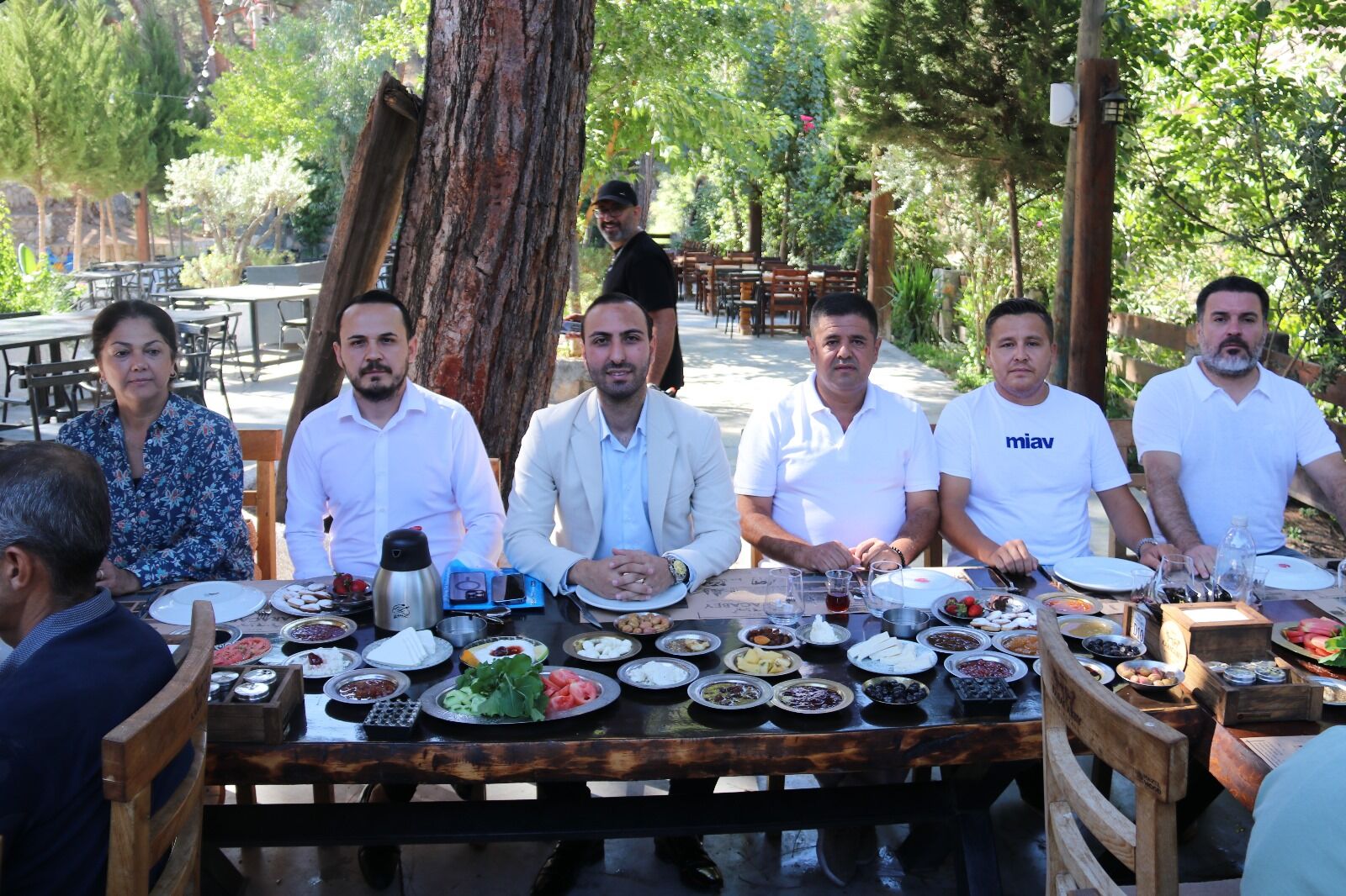 Başkan Ayıkol, AK Parti Mahalle Başkanlarını Dinledi