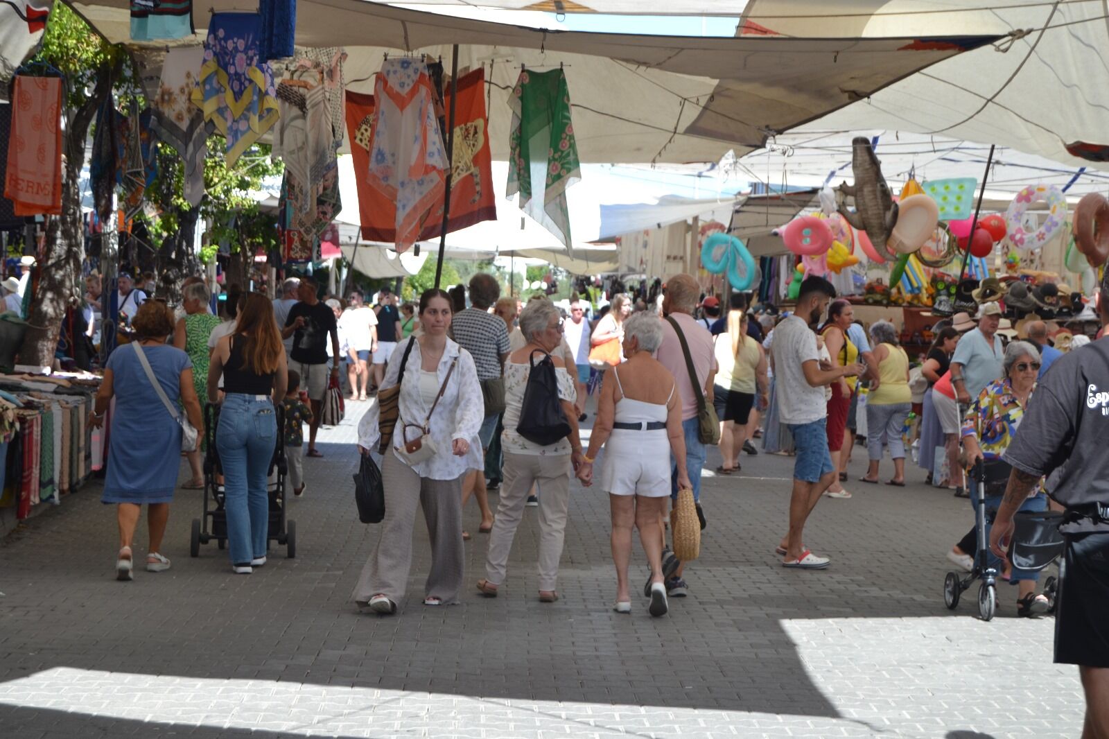 Fethiye Salı Pazarı Turistlerle Dolup Taştı