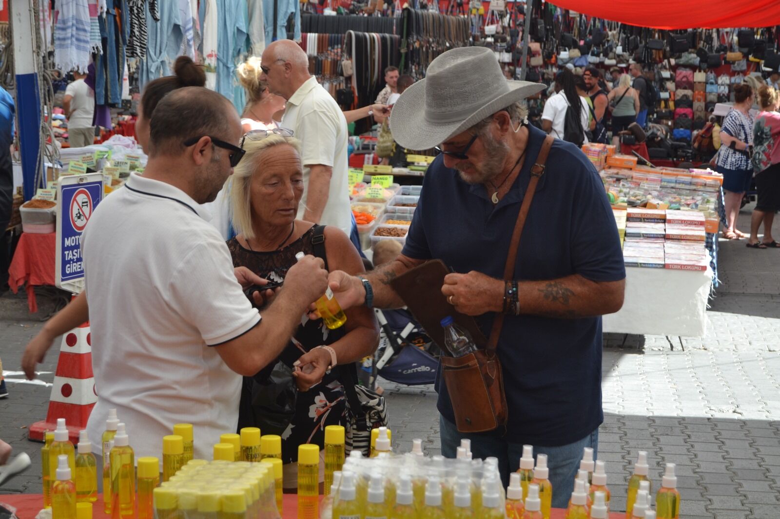 Fethiye Salı Pazarı Turistlerle Dolup Taştı