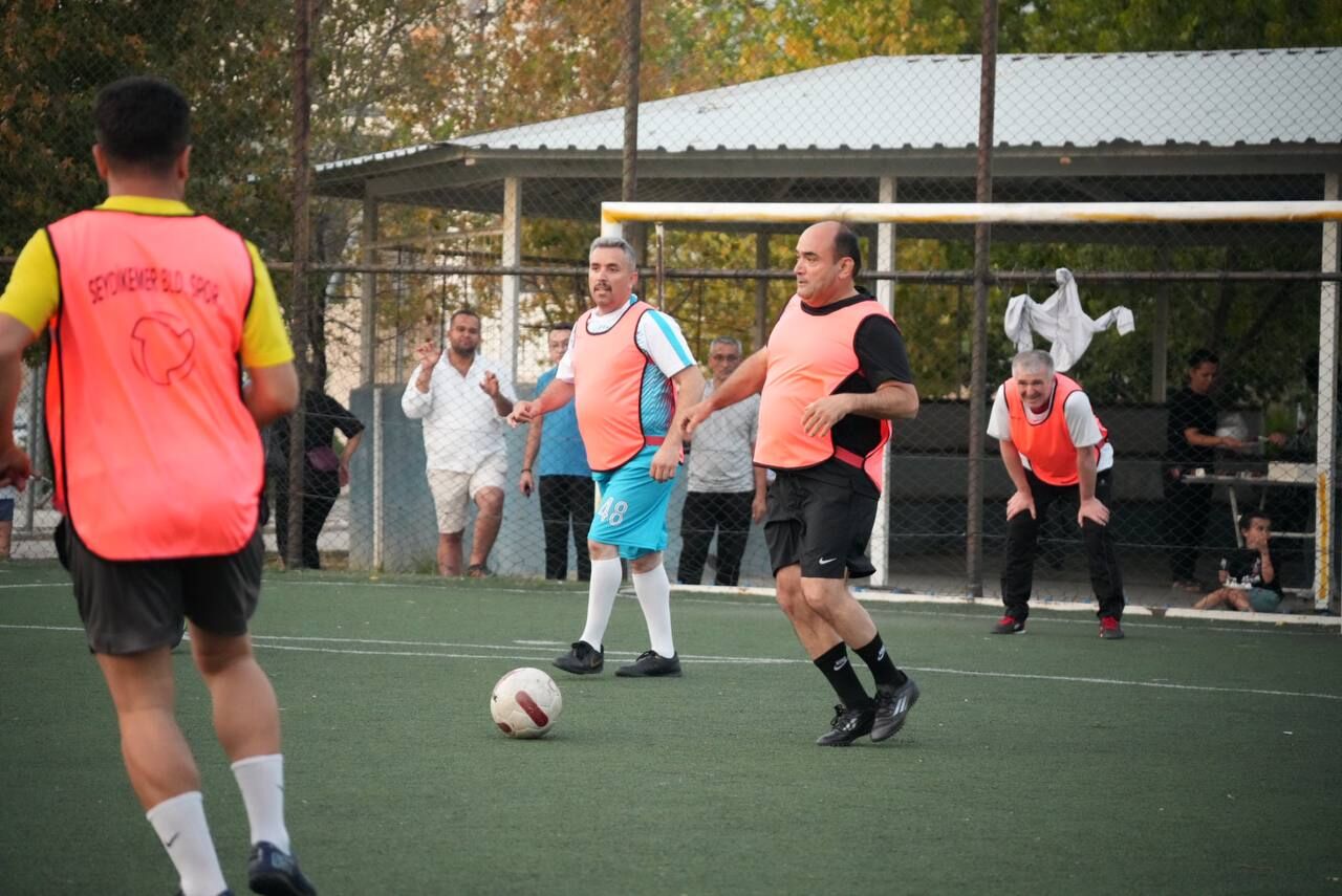 Başkan Akdenizli ve Birim Müdürlerinden Farkındalık Maçı