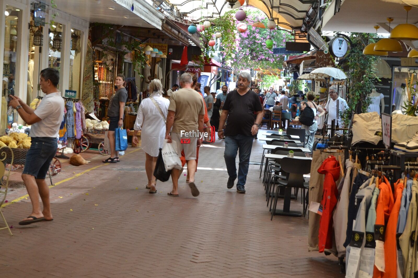 Paspatur Çarşısı’nda Turist Var, Alışveriş Yok