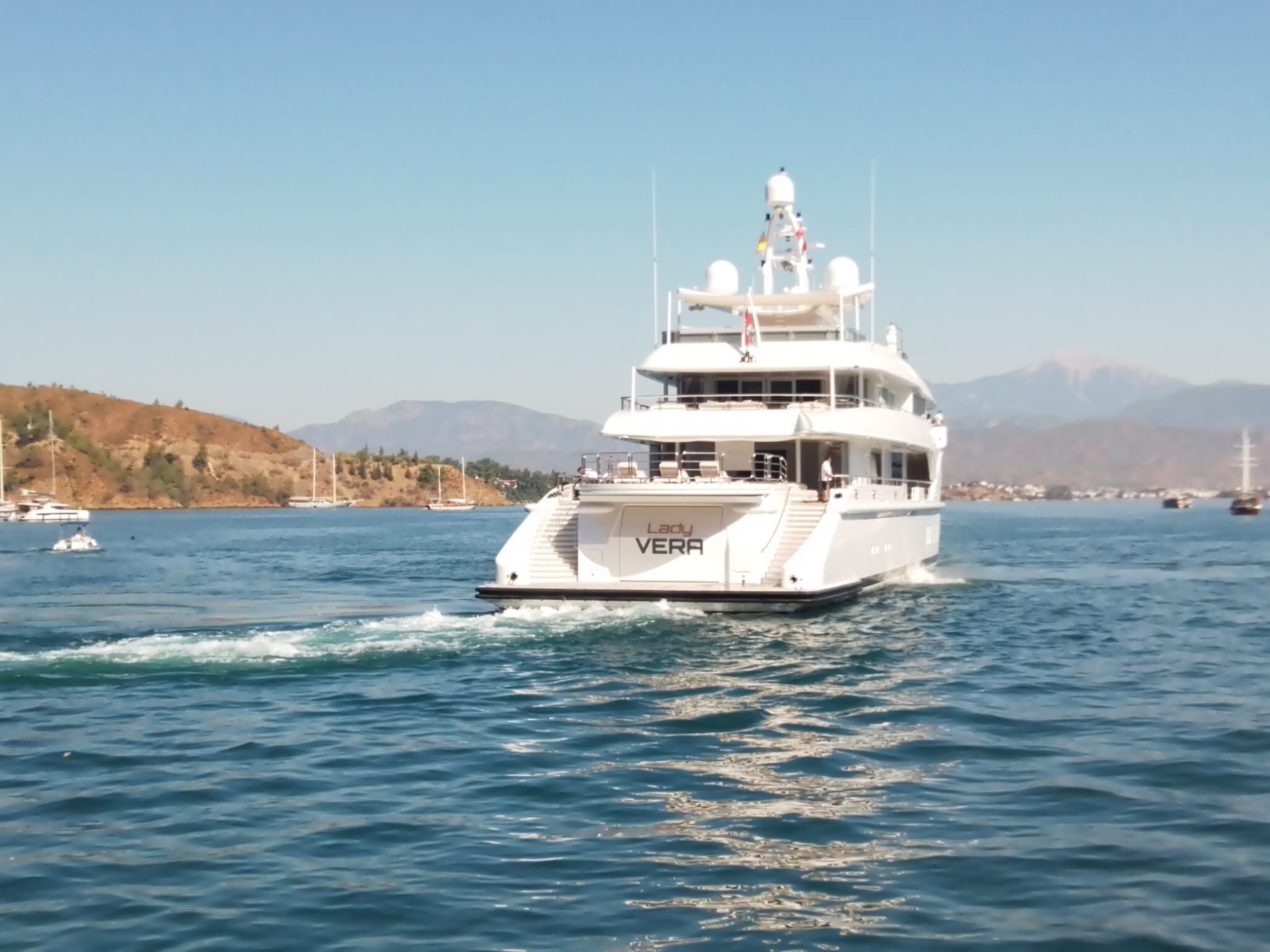 Fethiye'de 2 Mega Yat Bir Günde 105 Ton Yakıt Aldı