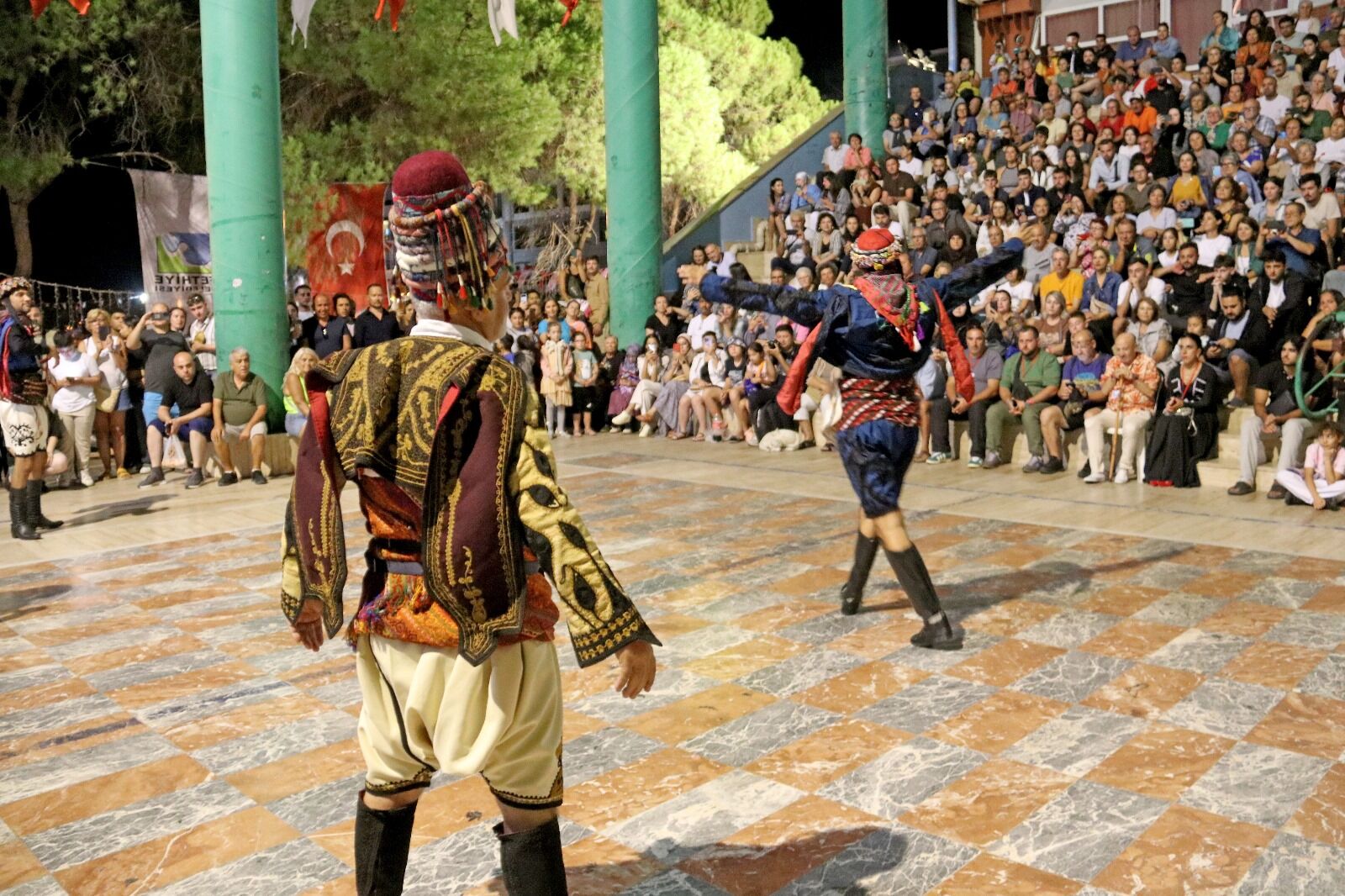 Fethiye'de Halk Oyunları Festivali Coşkuyla Gerçekleşti