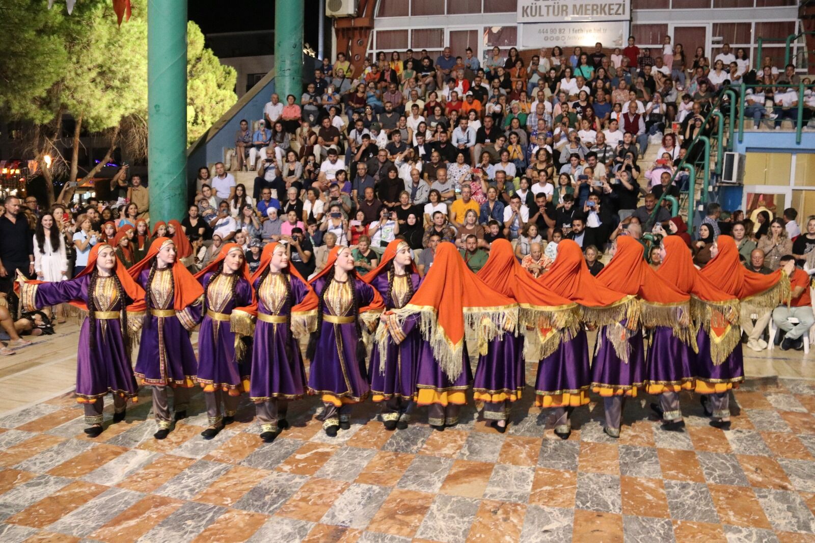 Fethiye'de Halk Oyunları Festivali Coşkuyla Gerçekleşti